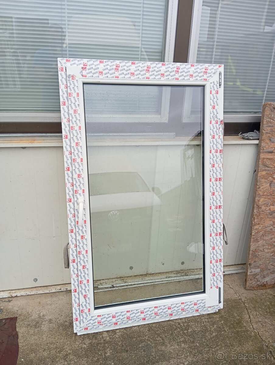 NOVÉ PLASTOVÉ OKNO 90X145