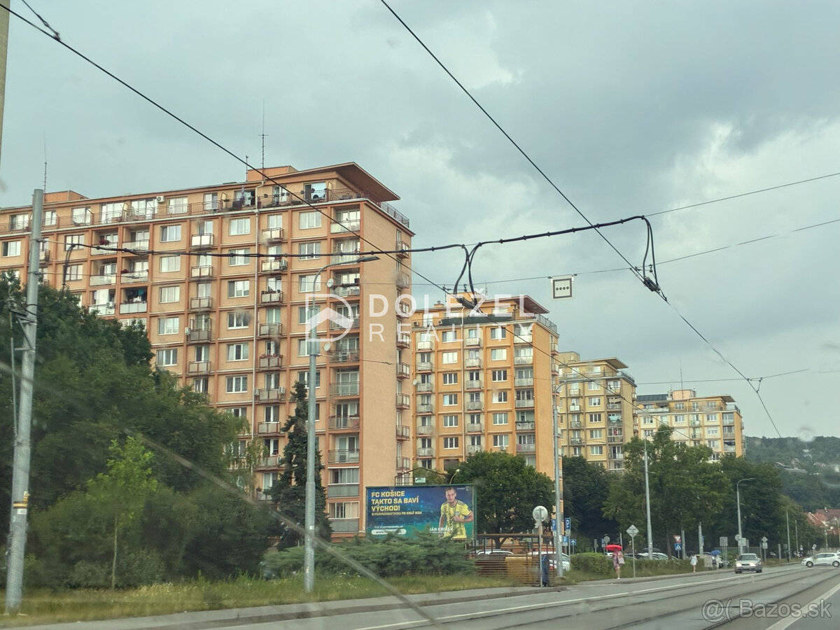 3-izbový byt SEVER- Boženy Nemcovej, OV, 69m2, 6.p/11