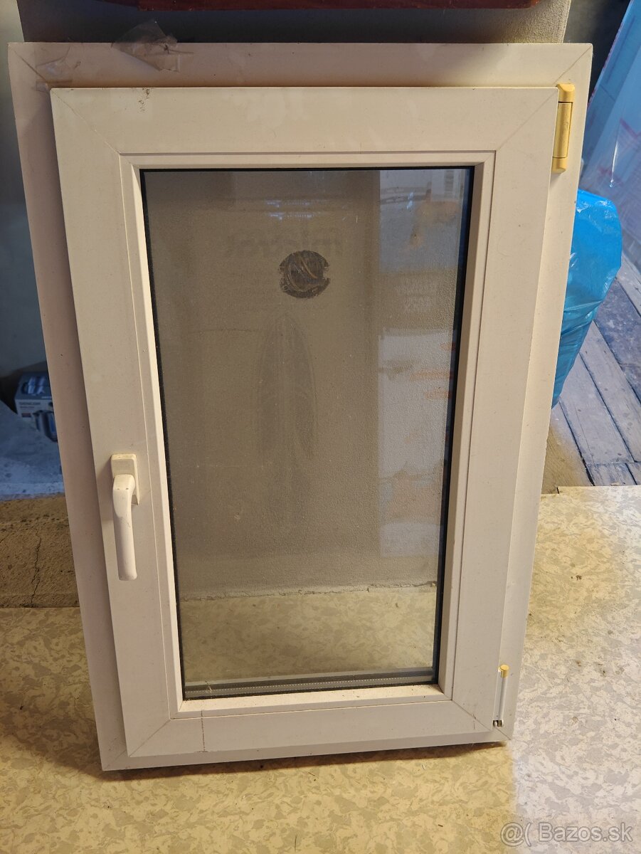 Plastove okno, biele 600 x 950 mm