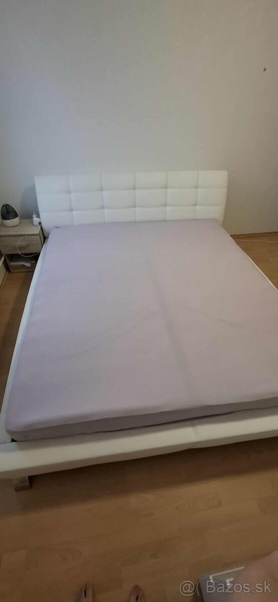 Manželská posteľ 180x200