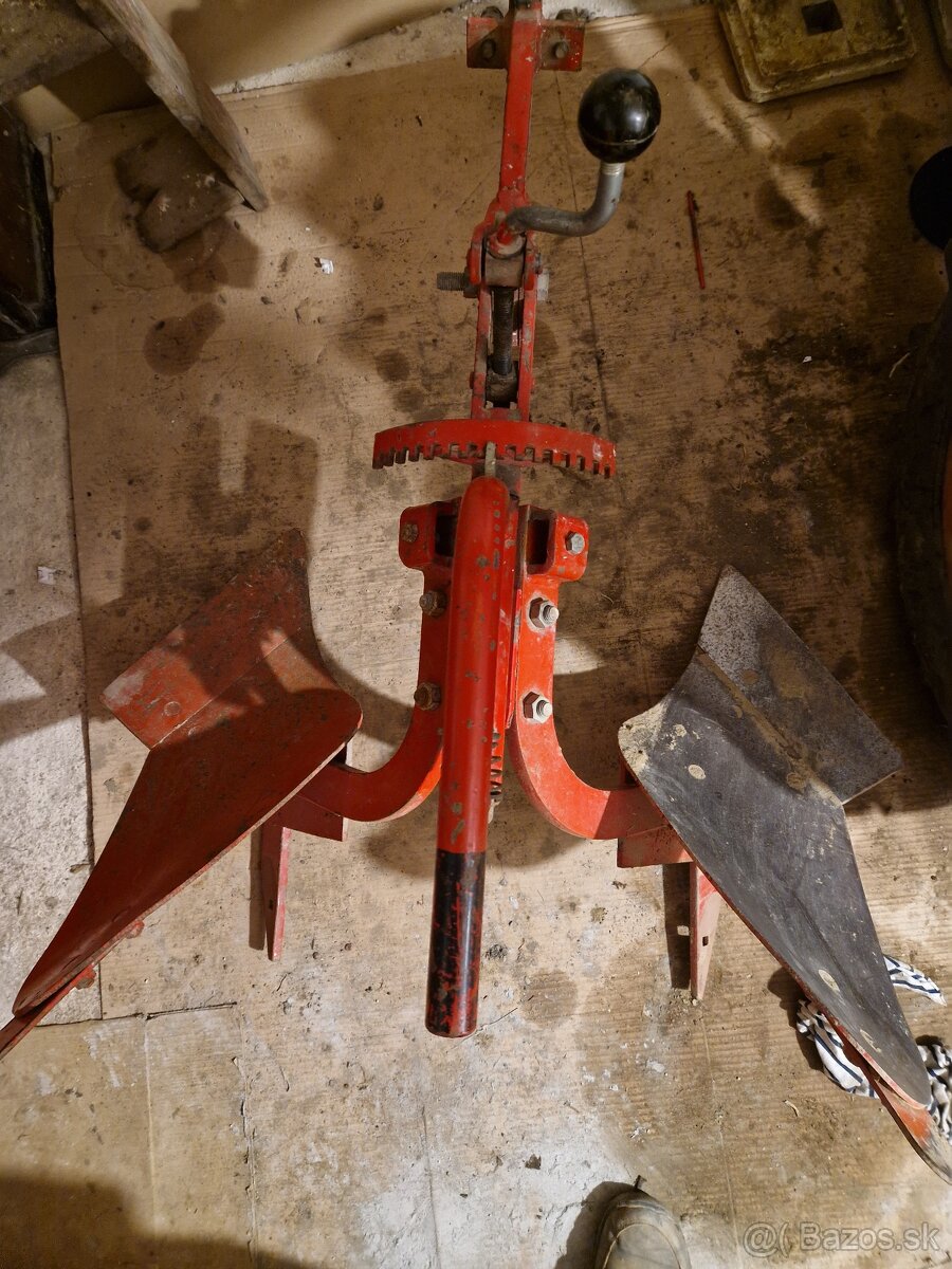 Otočný pluh za  malotraktor MT7-032