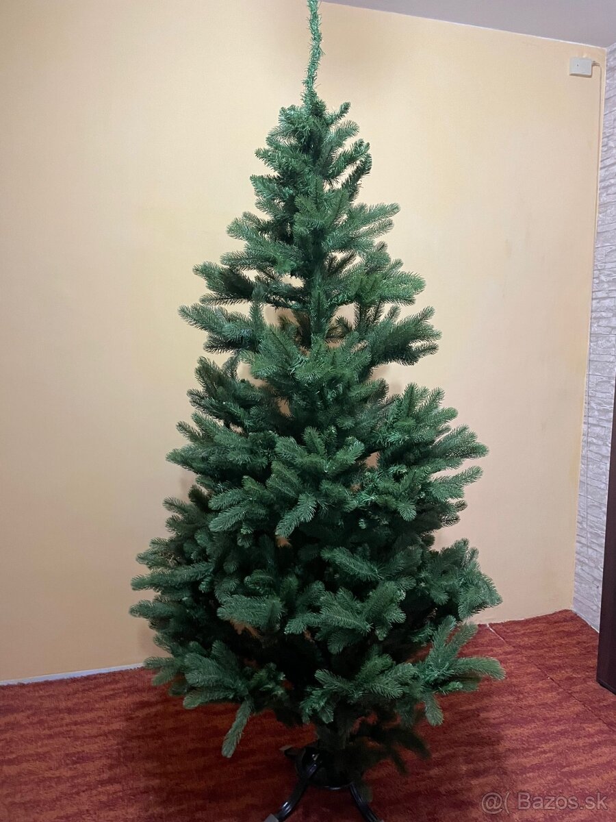 Vianočný stromček umelý