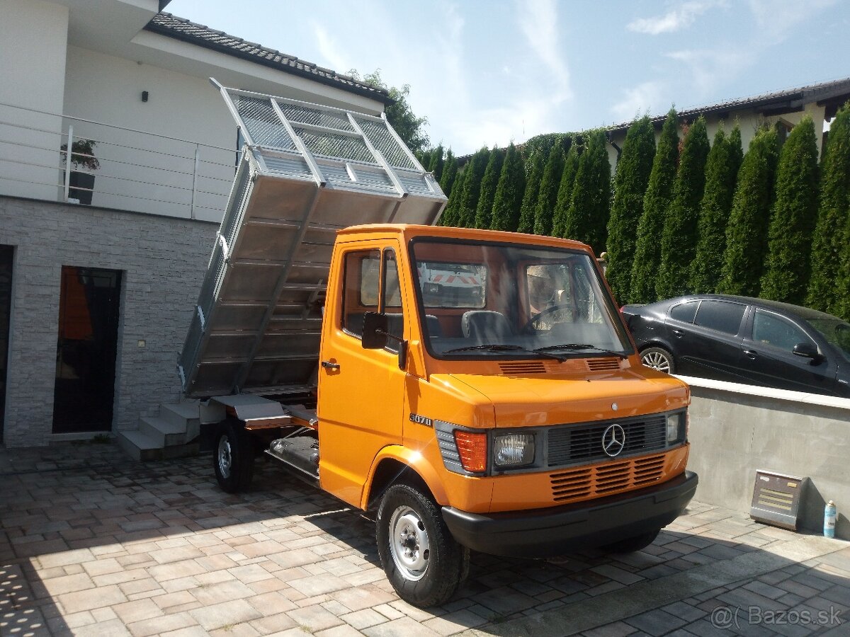 PREDAM MERCEDES 307D VYKLAPAC TOP STAV