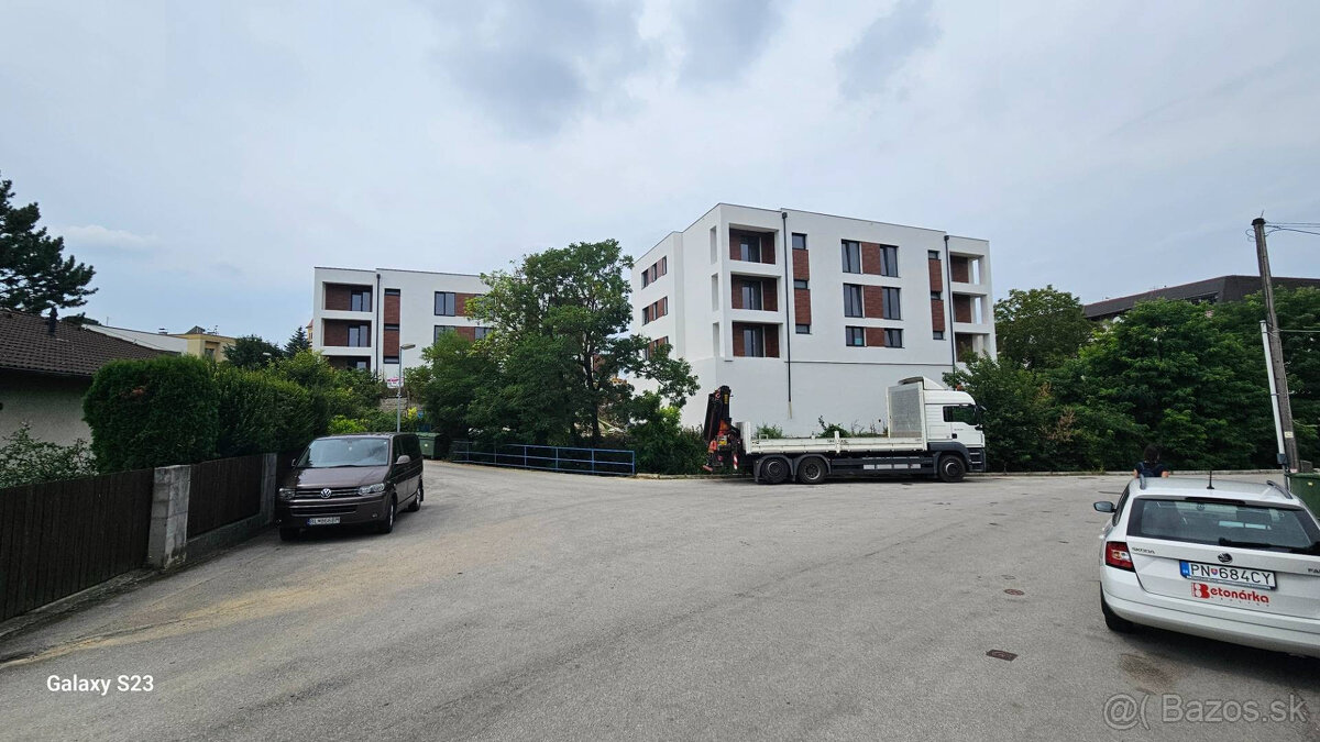 PREDAJ 3 IZB BYT 69,29 m² + balkón 4,89 m², novostavba holo