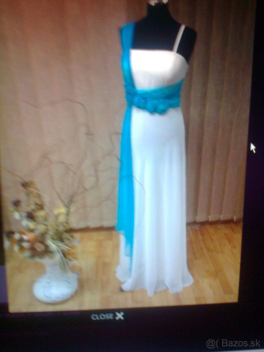 Spoločenské šaty bielomodré