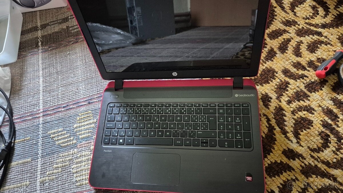 Predám notebook HP Pavilion 15- P208nc na náhradné diely