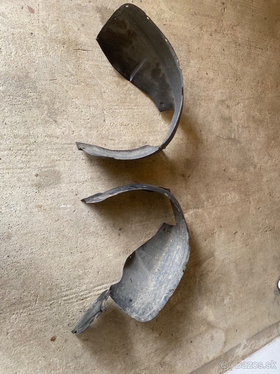 Predám predné podblatniky na Octaviu 1