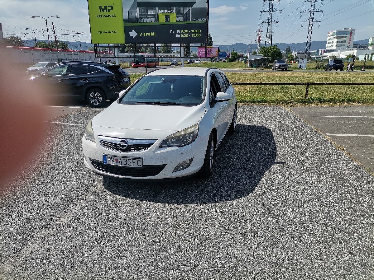 Predám Opel J Sports Tourer 1.7CDTi 92kw