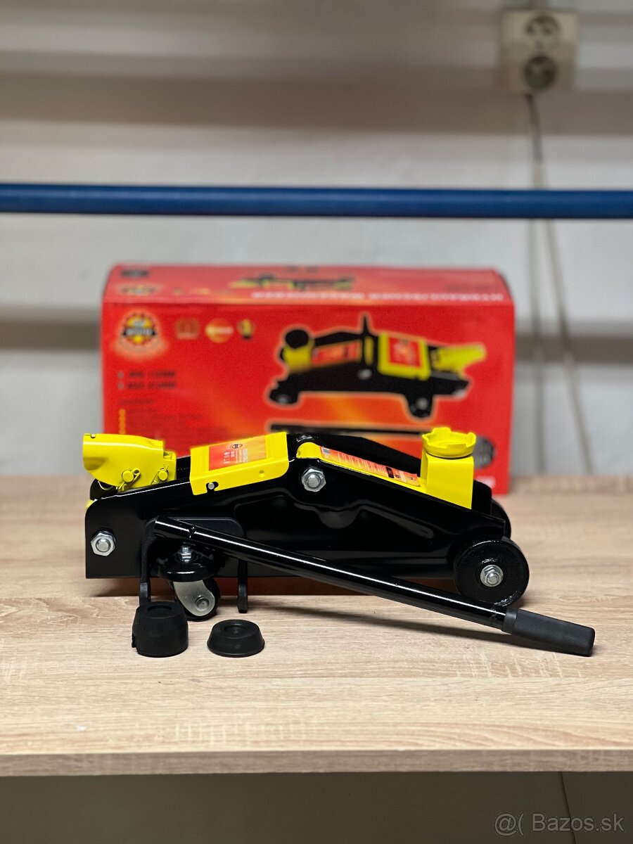 Nizkoprofilovy hydraulicky zdvihak / formulka 2,2T