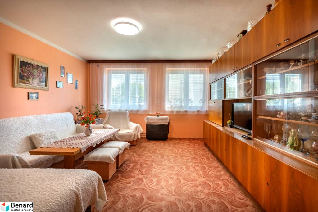 NA PREDAJ BYT v BYTOVOM DOME s vlas. POZEMKOM 325 m2, V. Šar