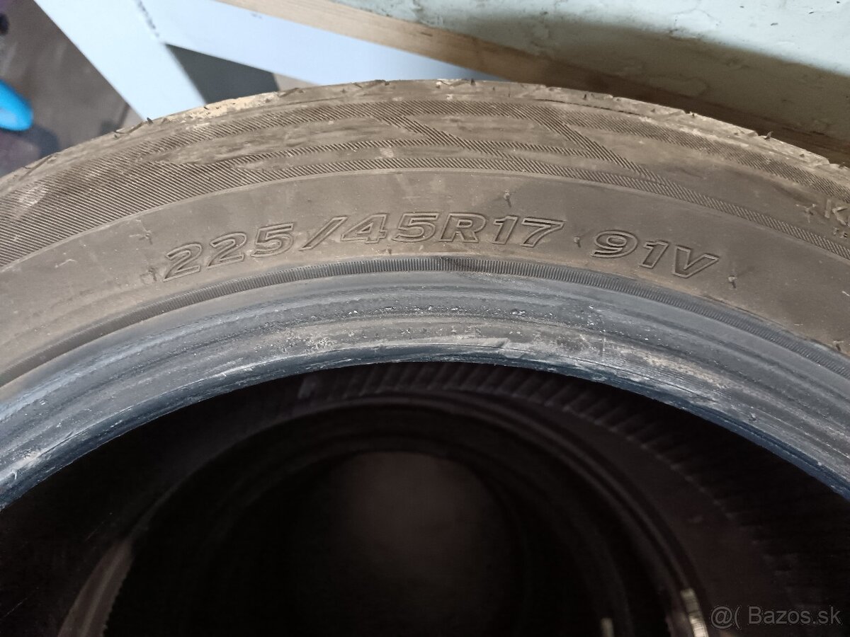 Predam pneu Hankook 225/45R17