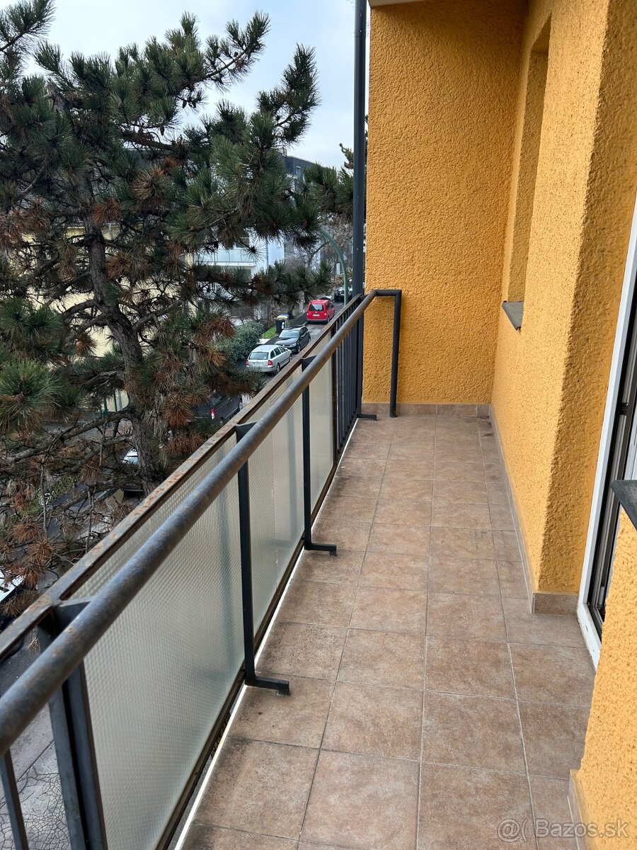 Tehlový, 1 izbový byt s loggiou v BA III, Kramáre, Ďurgalova