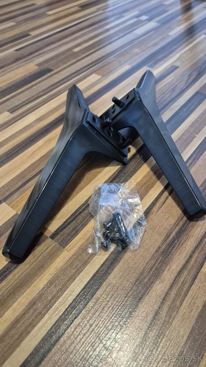 Nožičky/podstavec na televízor 60-65