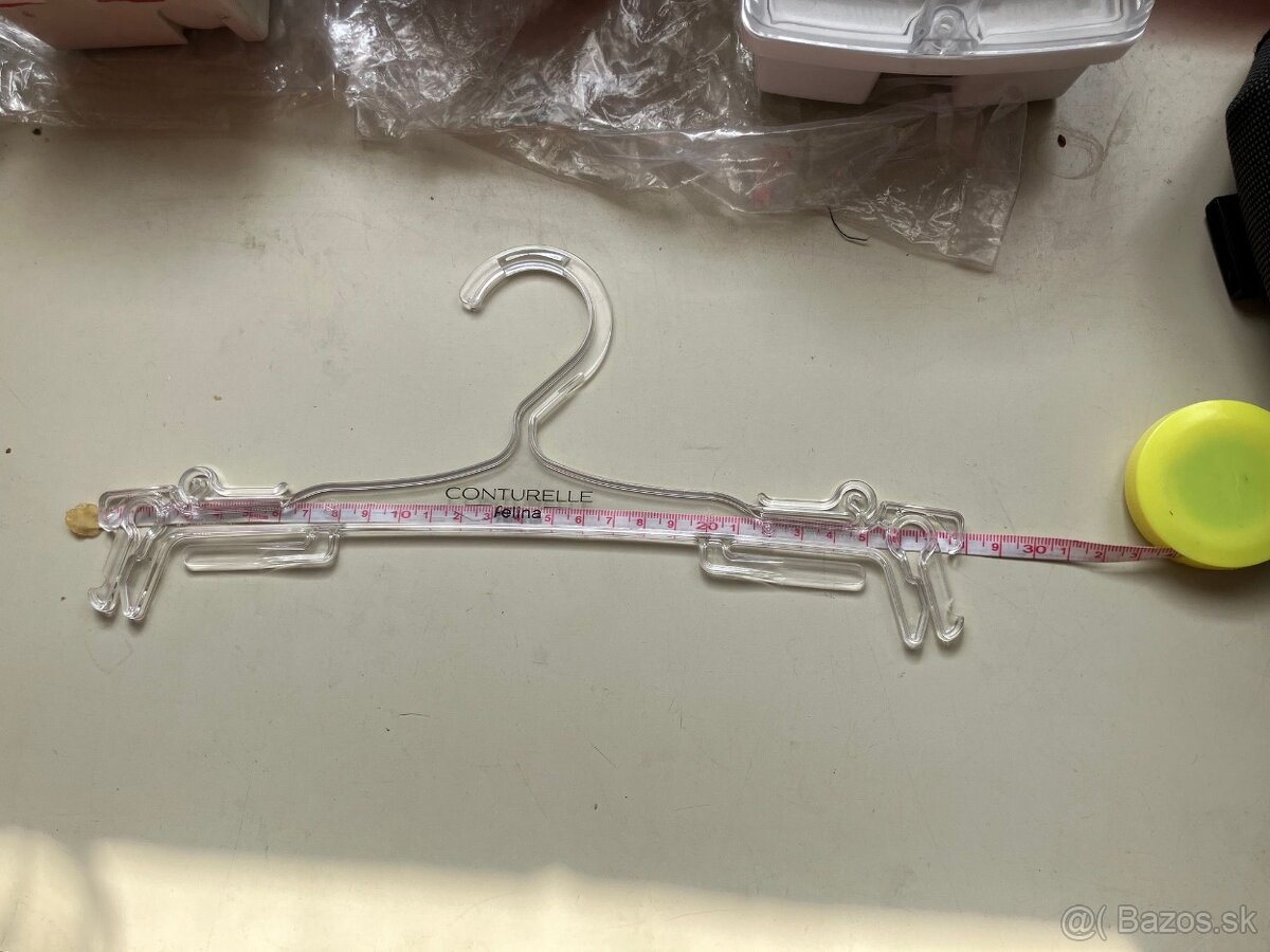 predám vešiaky plastové