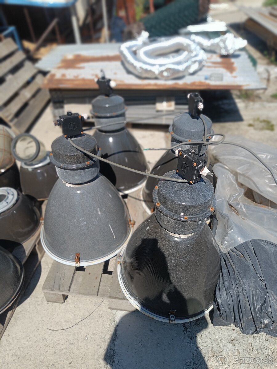 Priemyselne idustry svetla