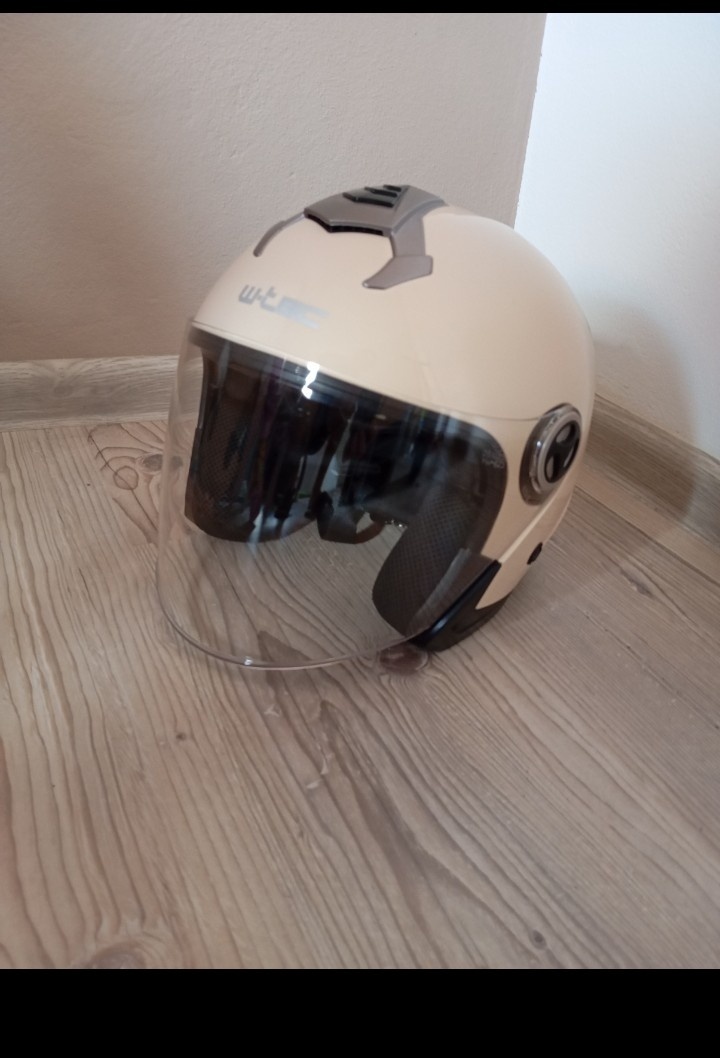 Prilba WTEC