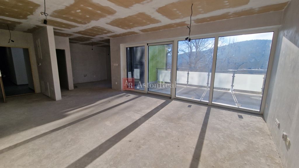 Novostavba- 3izbovy byt s balkónom a obrovskou terasou 180m
