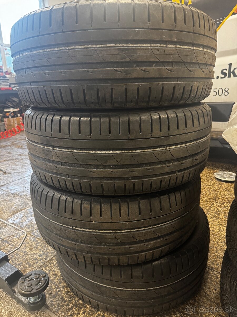 275/55R20 117V XL