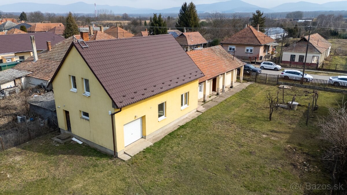 RD s garážou, gazdovský dom, pozemok 2390 m2 - MÉRA
