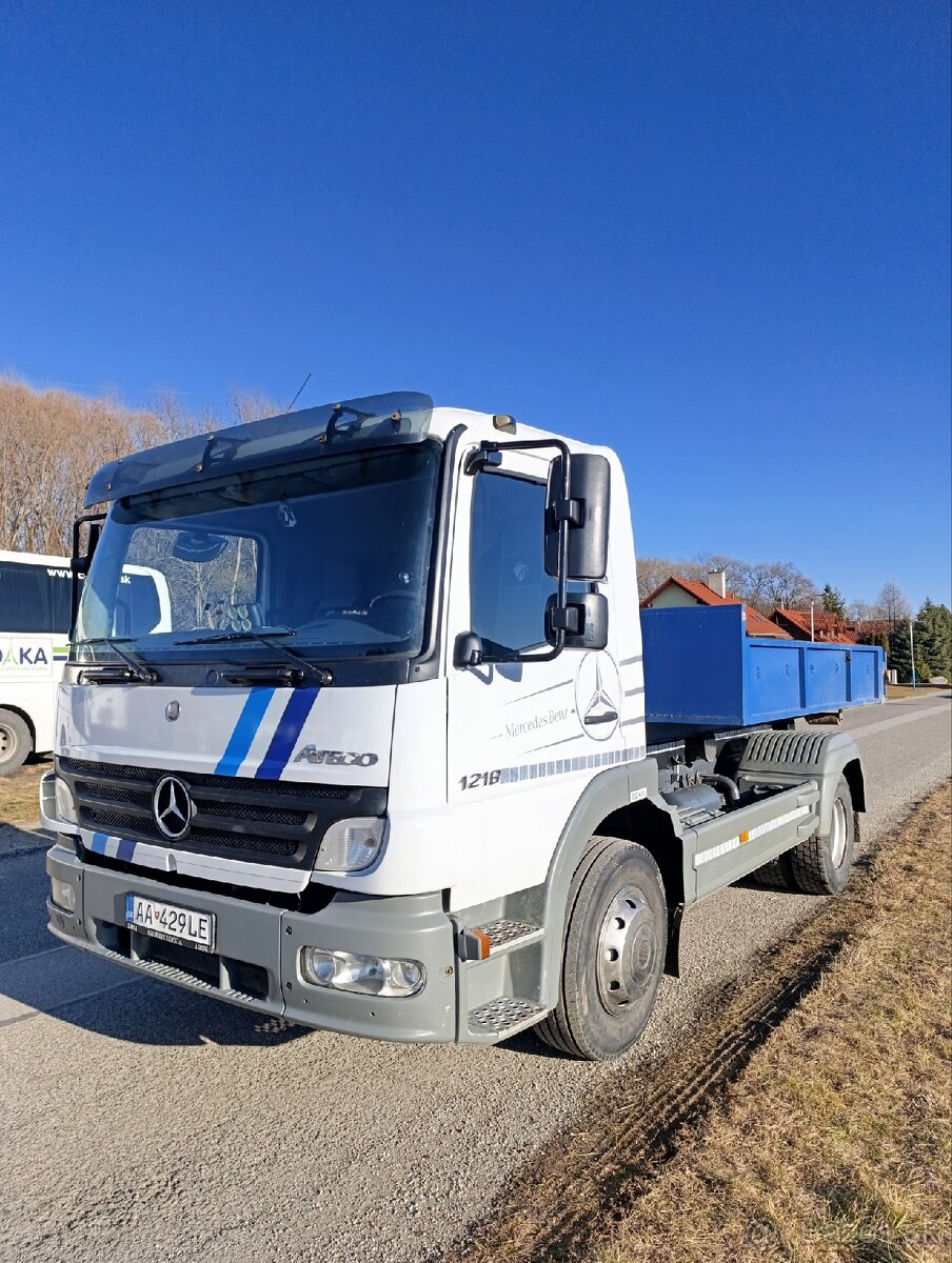 Mercedes Atego 1218 hákový nosič kontajnerov