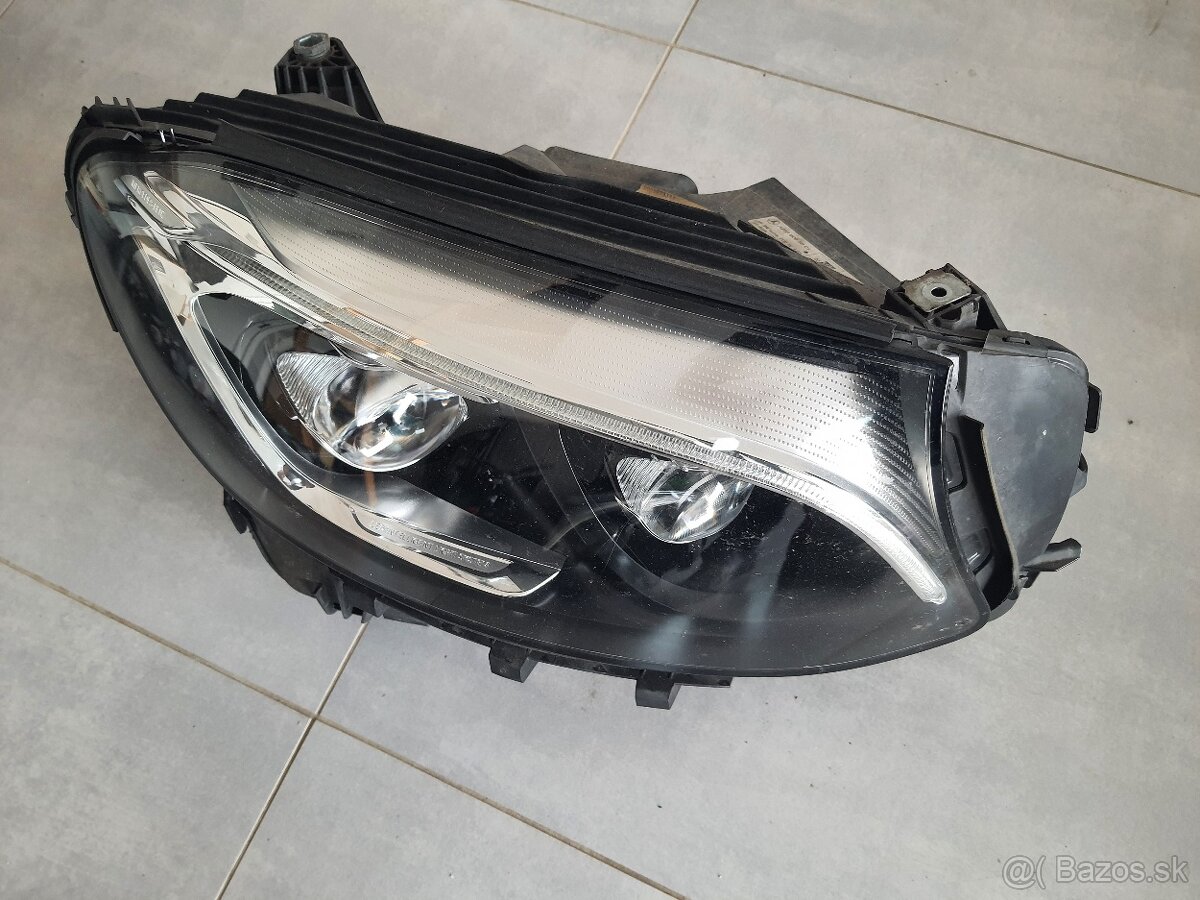 Mercedes GLC predne prave svetlo LED inteligent light system