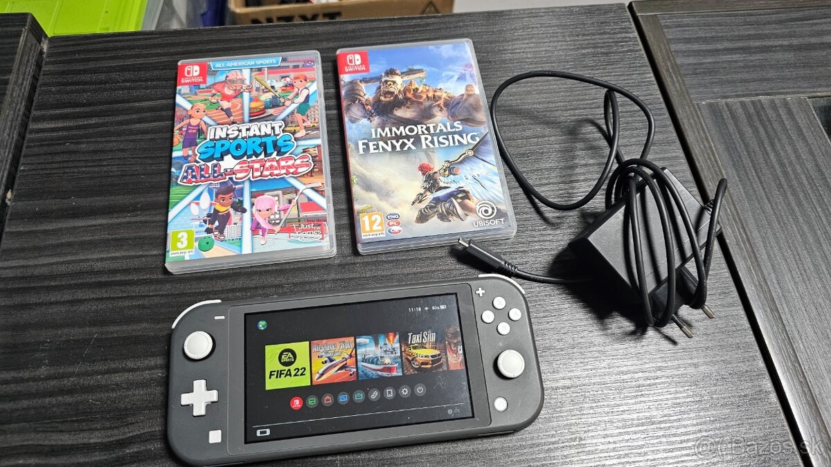 Nintendo Switch Lite + 2hry - aj vymením