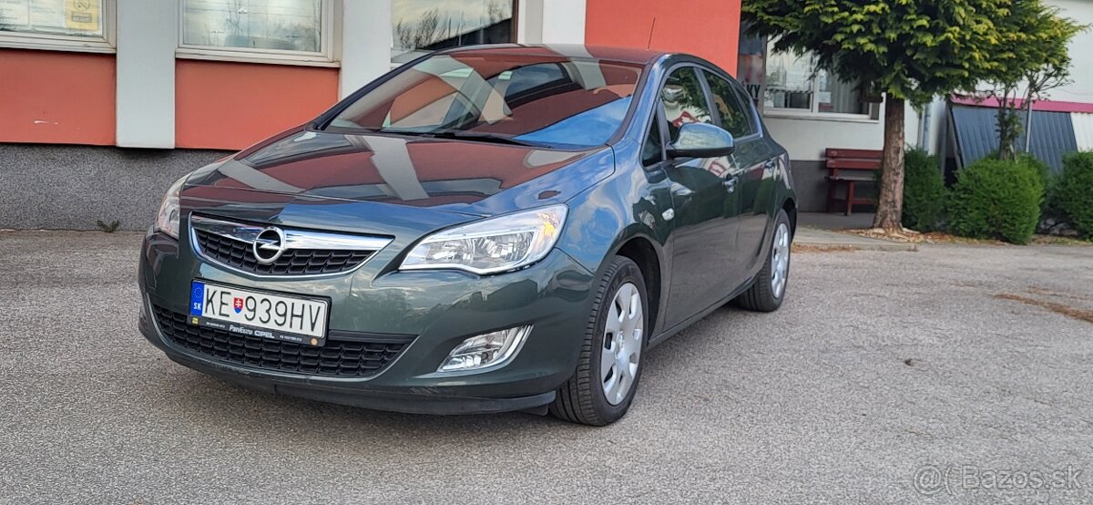Astra J 1,4 16V Essentia