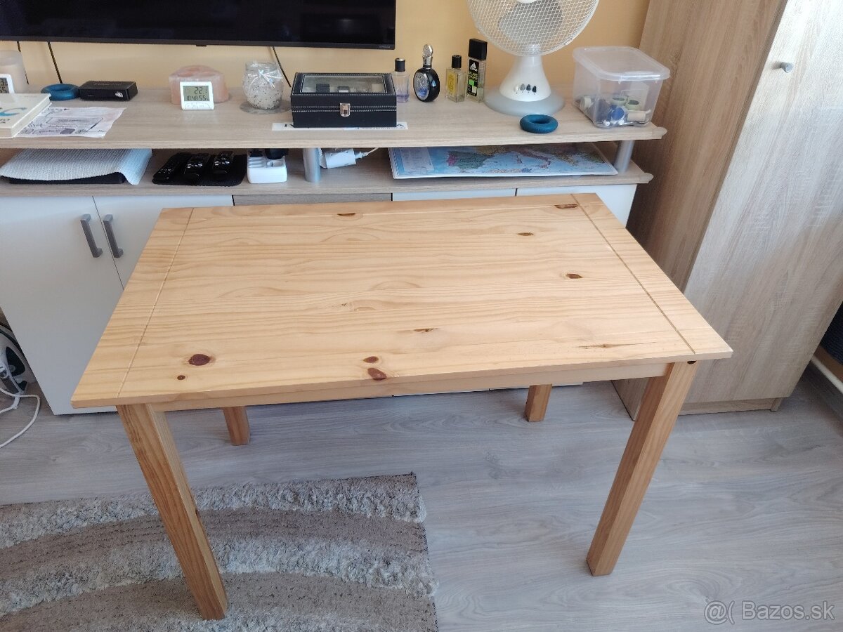 Kuchynský stôl z masívu