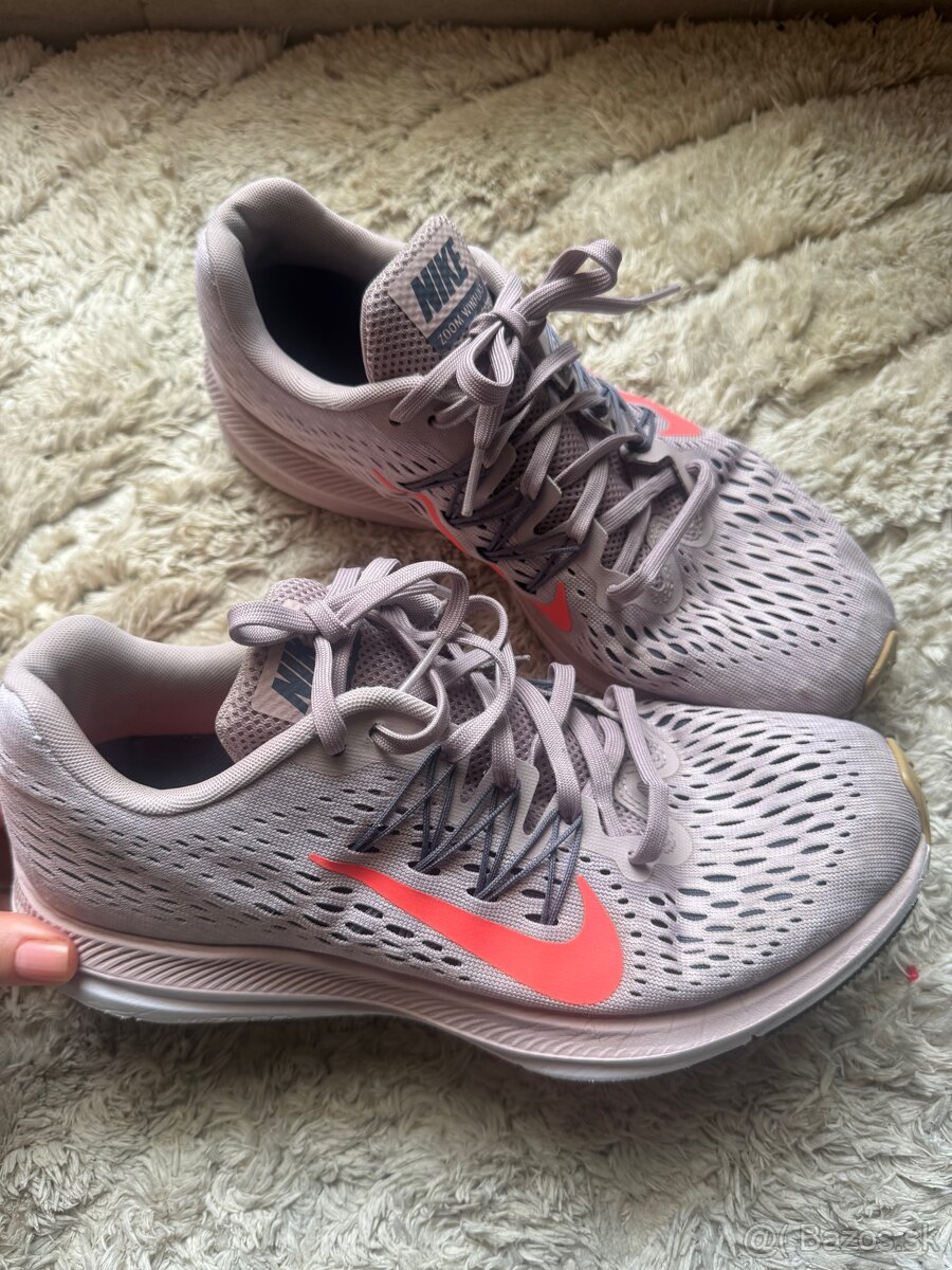Nike bezecke tenisky velkost 41