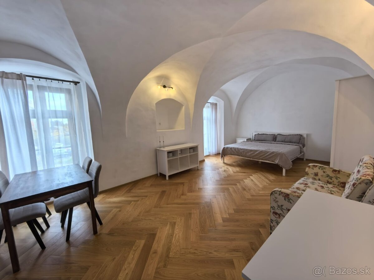 REZERVOVANÉ - Byt - centrum Banská Štiavnica 47m²