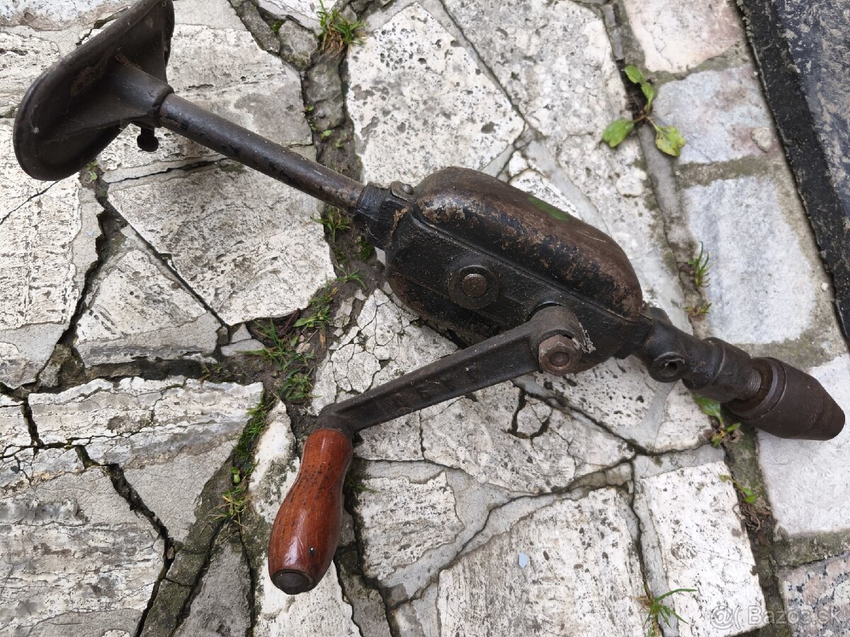 Retro ručná vŕtačka