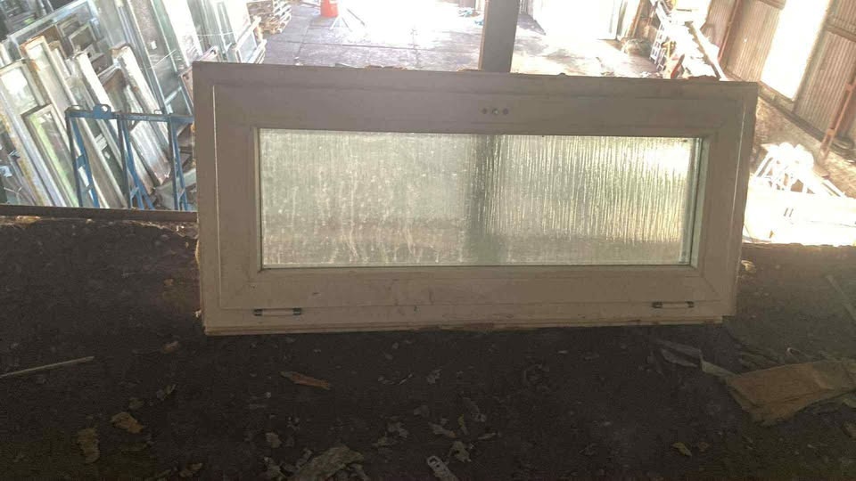 PLASTOVÉ OKNO 1160x520mm