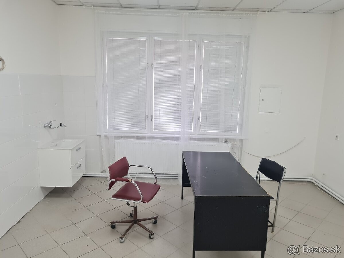 OBCHODNE PRIESTORY centrum Lučenca Novohradska u.pri APOLLE