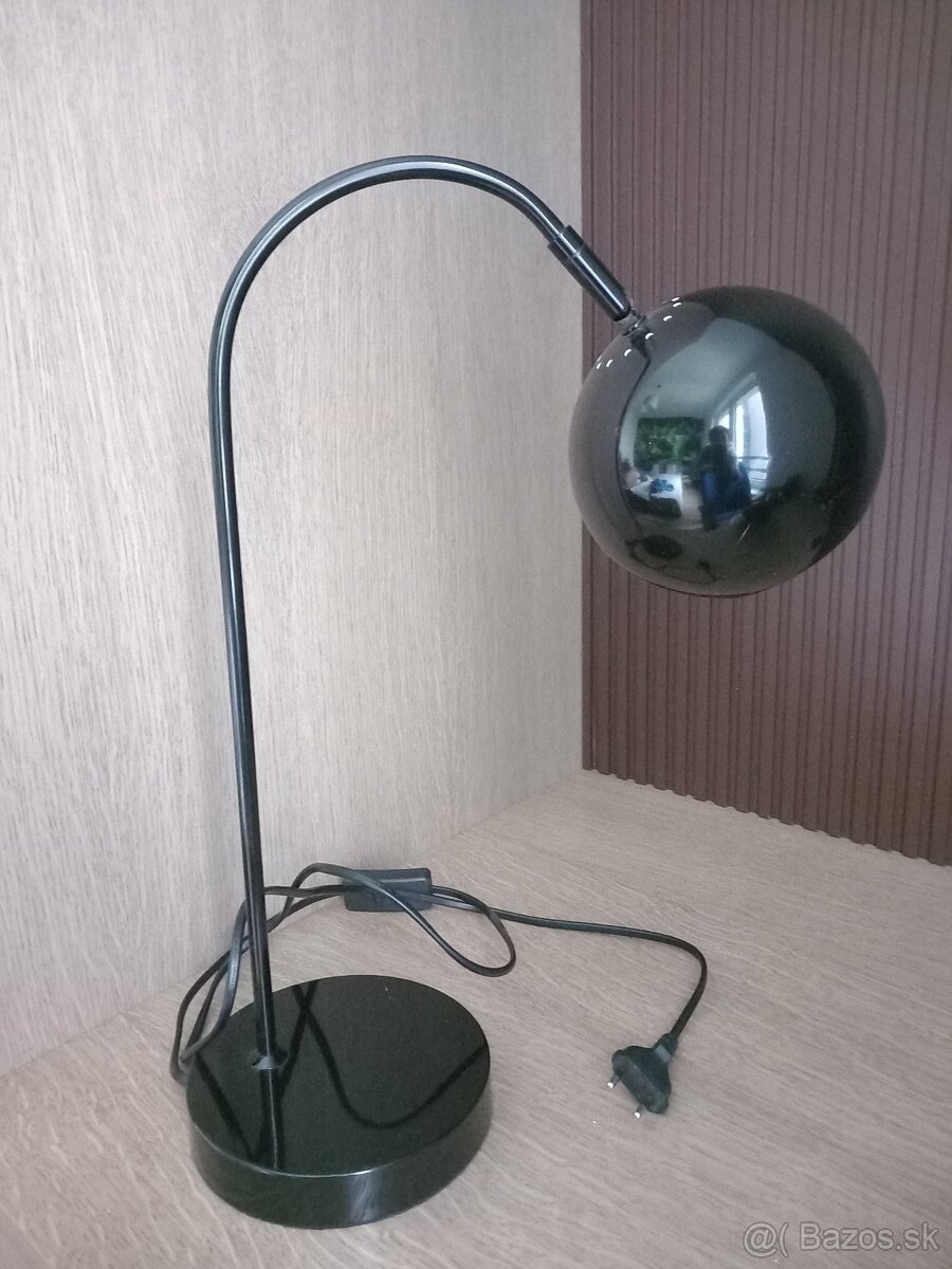 Stolová lampa v retro štýle