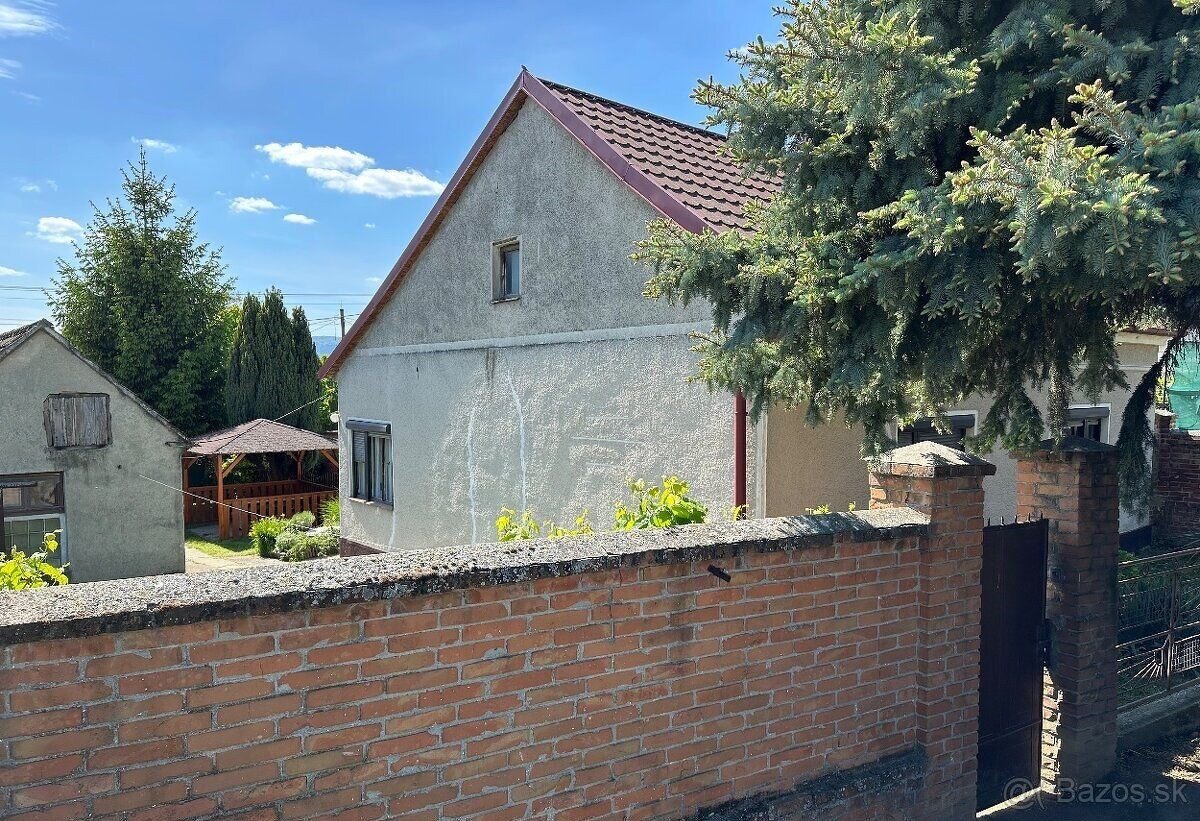 Na predaj rodinný dom so záhradou, pri Trnave, obec Boleráz.