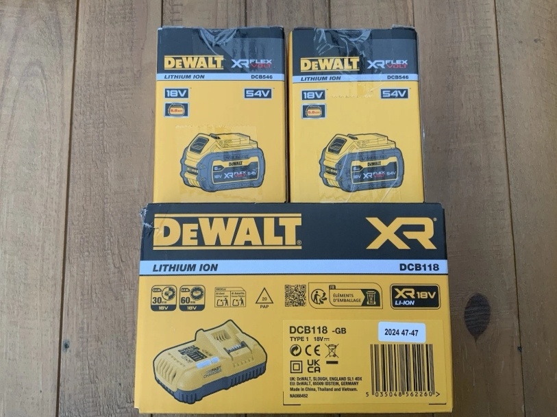 2X DeWalt DCB546 xr 18v 54V 6 ah Flexvolt + nabíječka