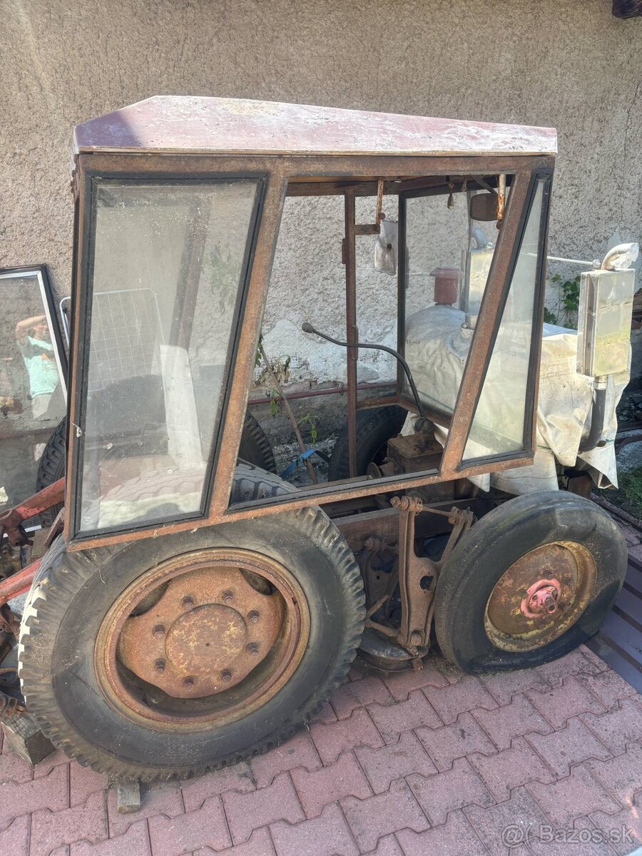 Kabína na traktor