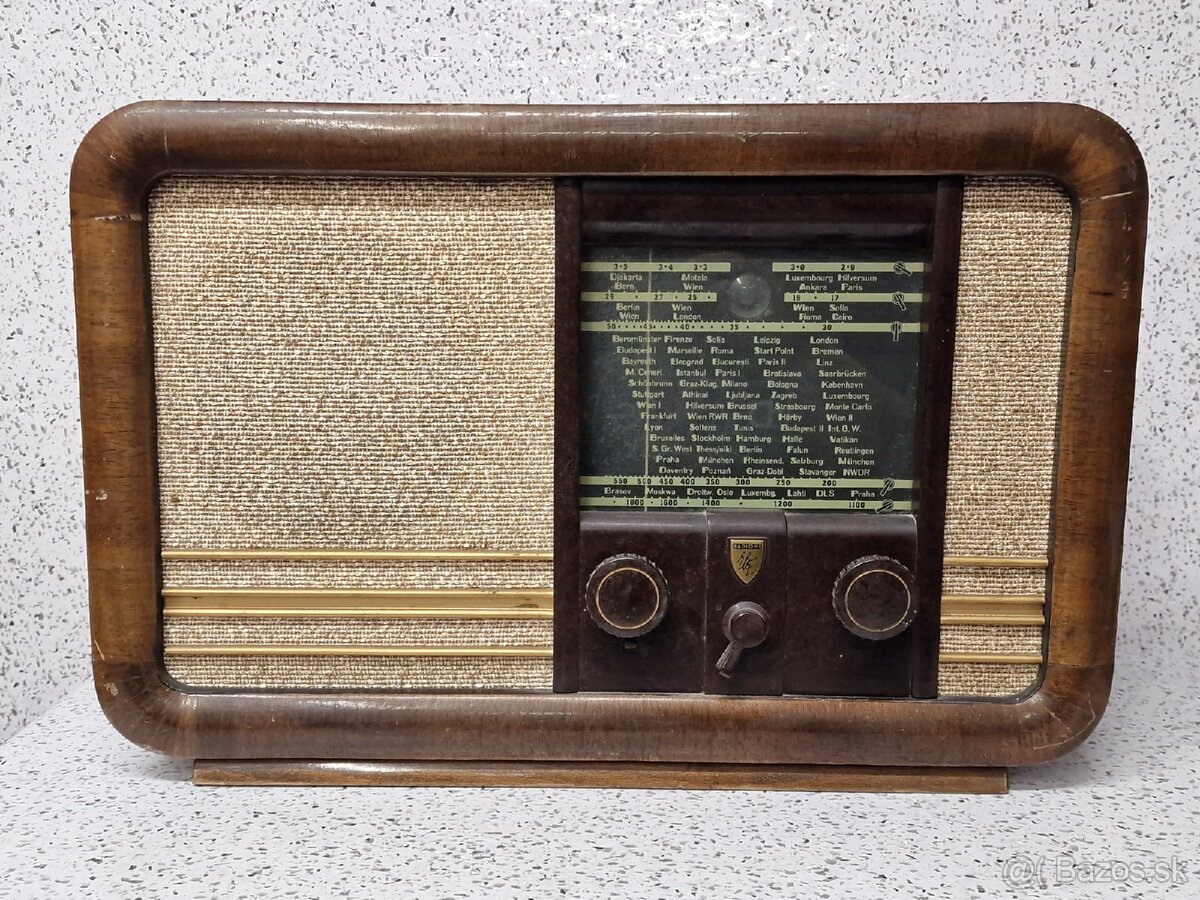 Starožitné elektronkové drevené radio / Radione Type 452-U