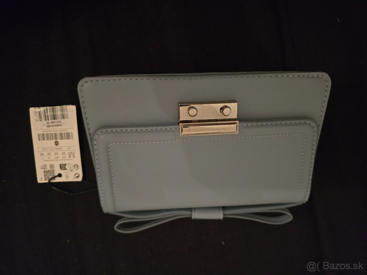 Stradivarius Bledo modrá / bledomodrá crossbody kabelka