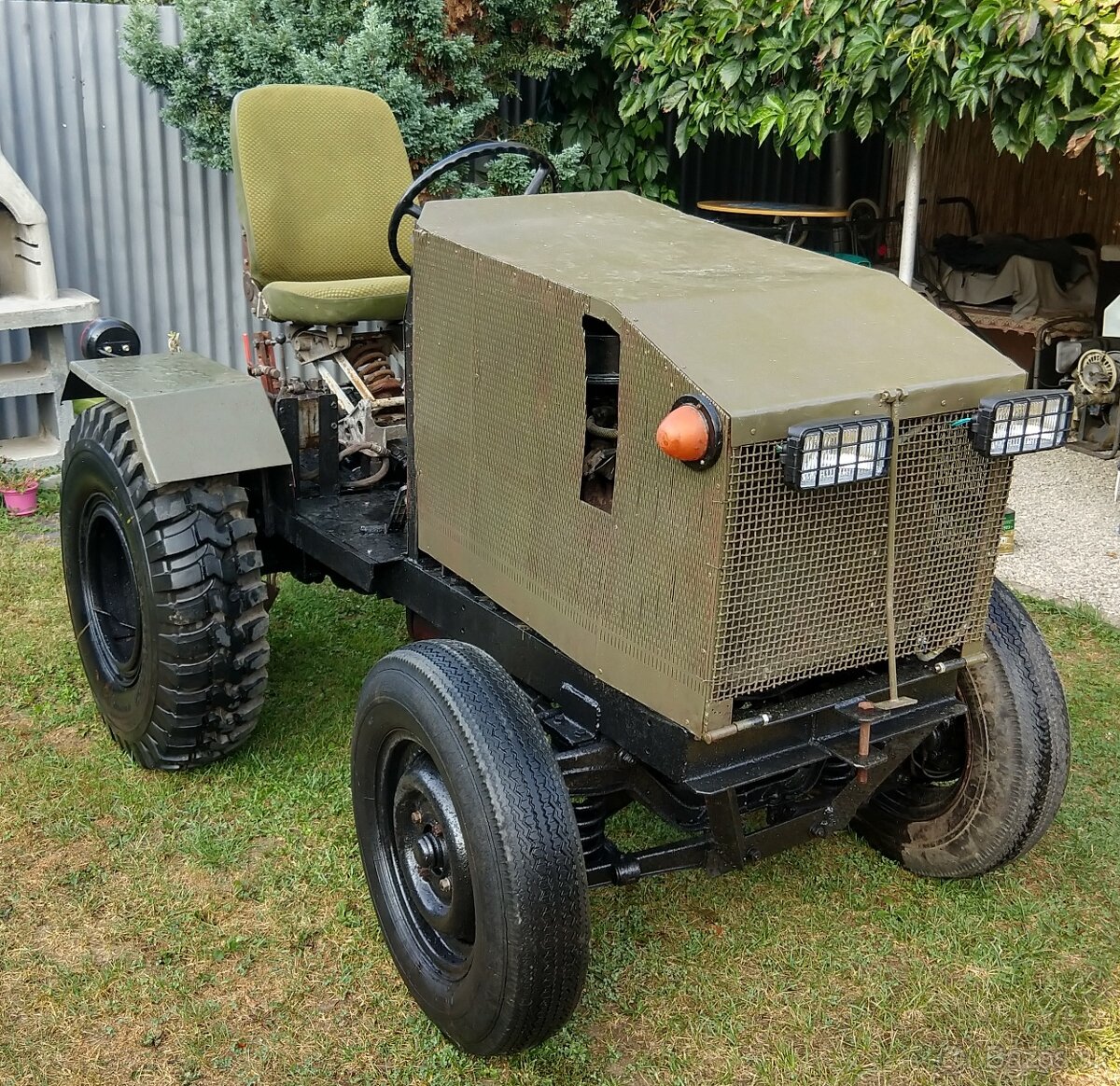 Malotraktor domácej výroby + vlečka a náradie