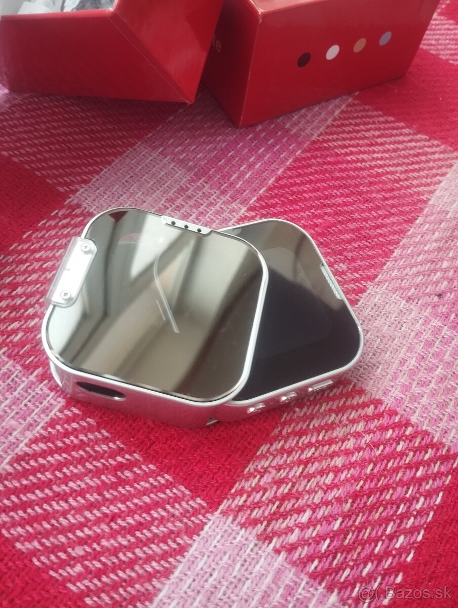 Nový vysuvaci mobilný telefon