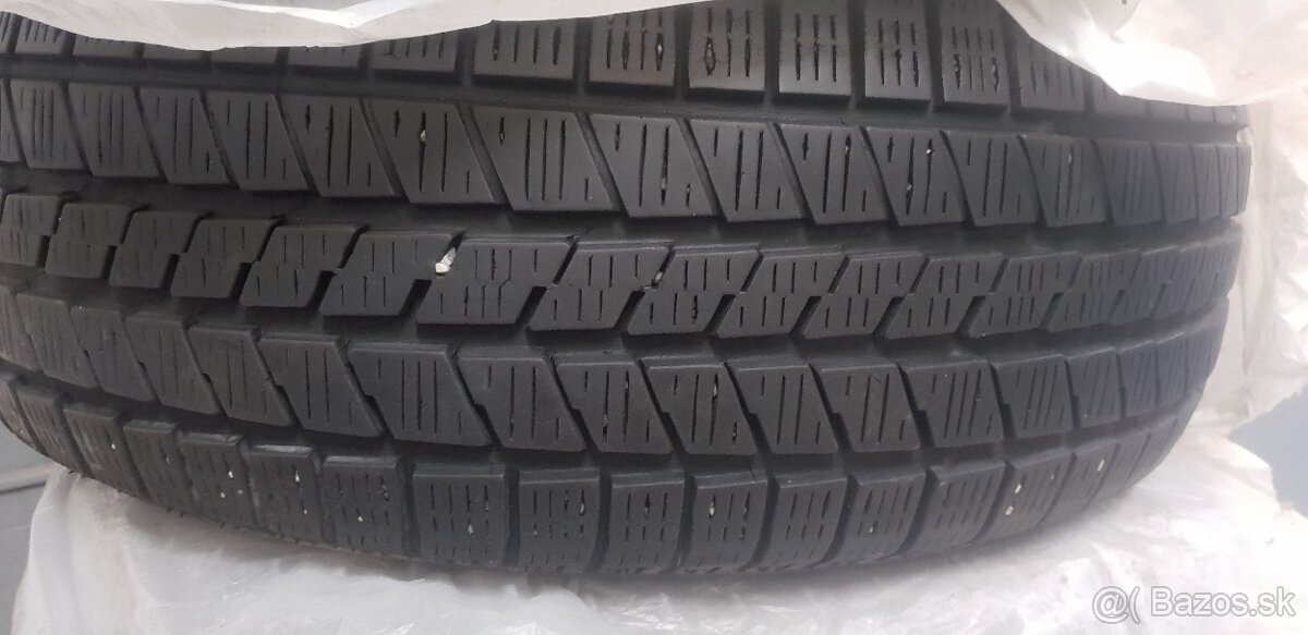 Predam zimne pneumatiky Pirelli 235/60 r18
