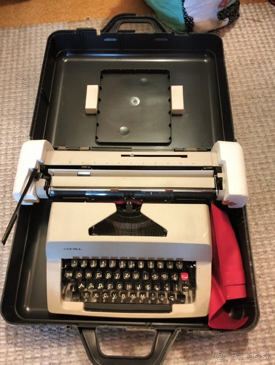 Predám písací stroj s kufríkom