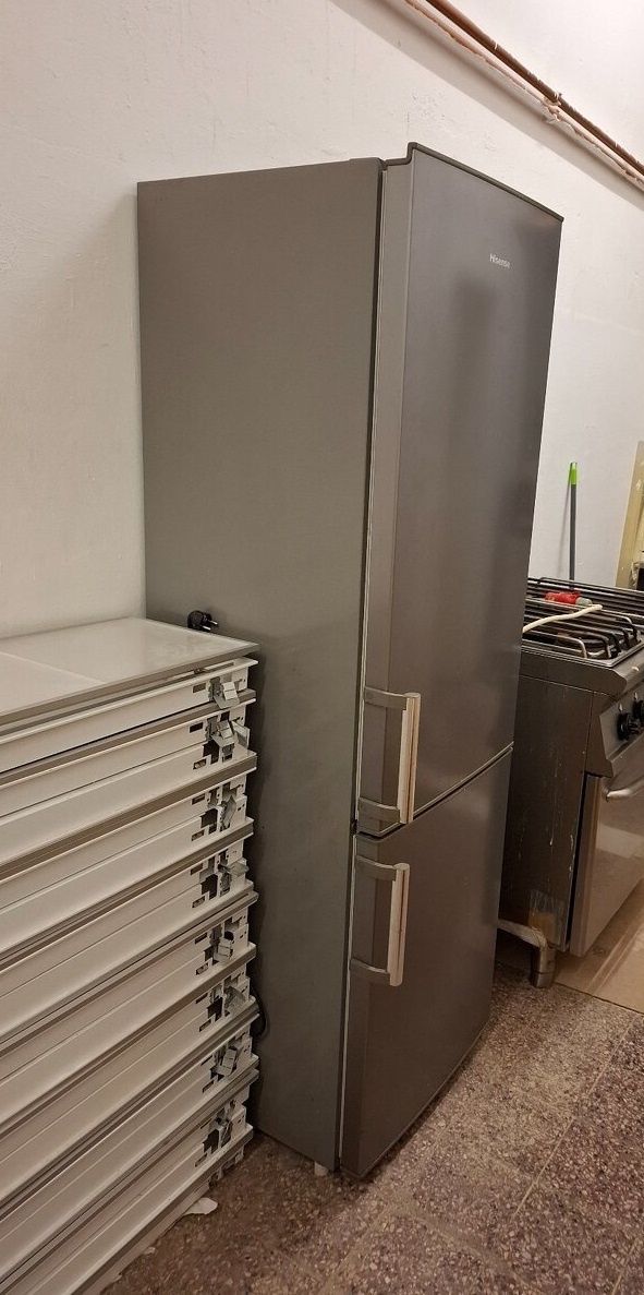 Chladnička strieborná