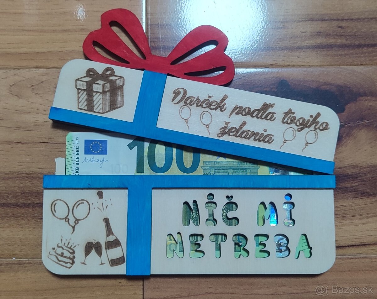 Drevená darčeková karta na peniaze v tvare darčeka "Nič mi