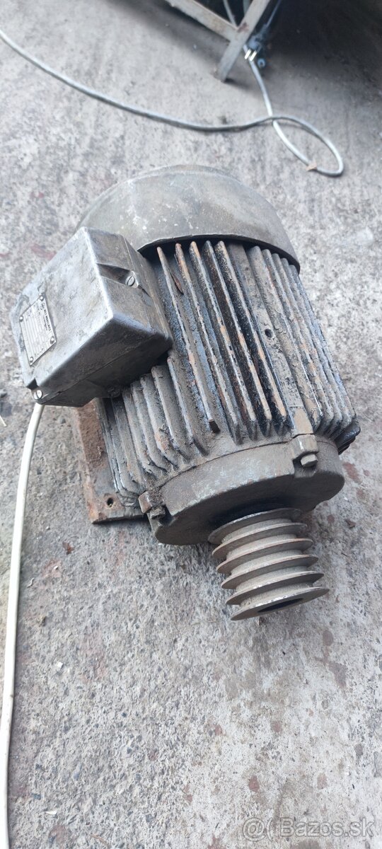 Predám Trojfázový elektromotor 5,5 kW - MEZ Mohelnice AP 132