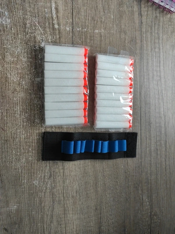 Nerf náboje a náramok