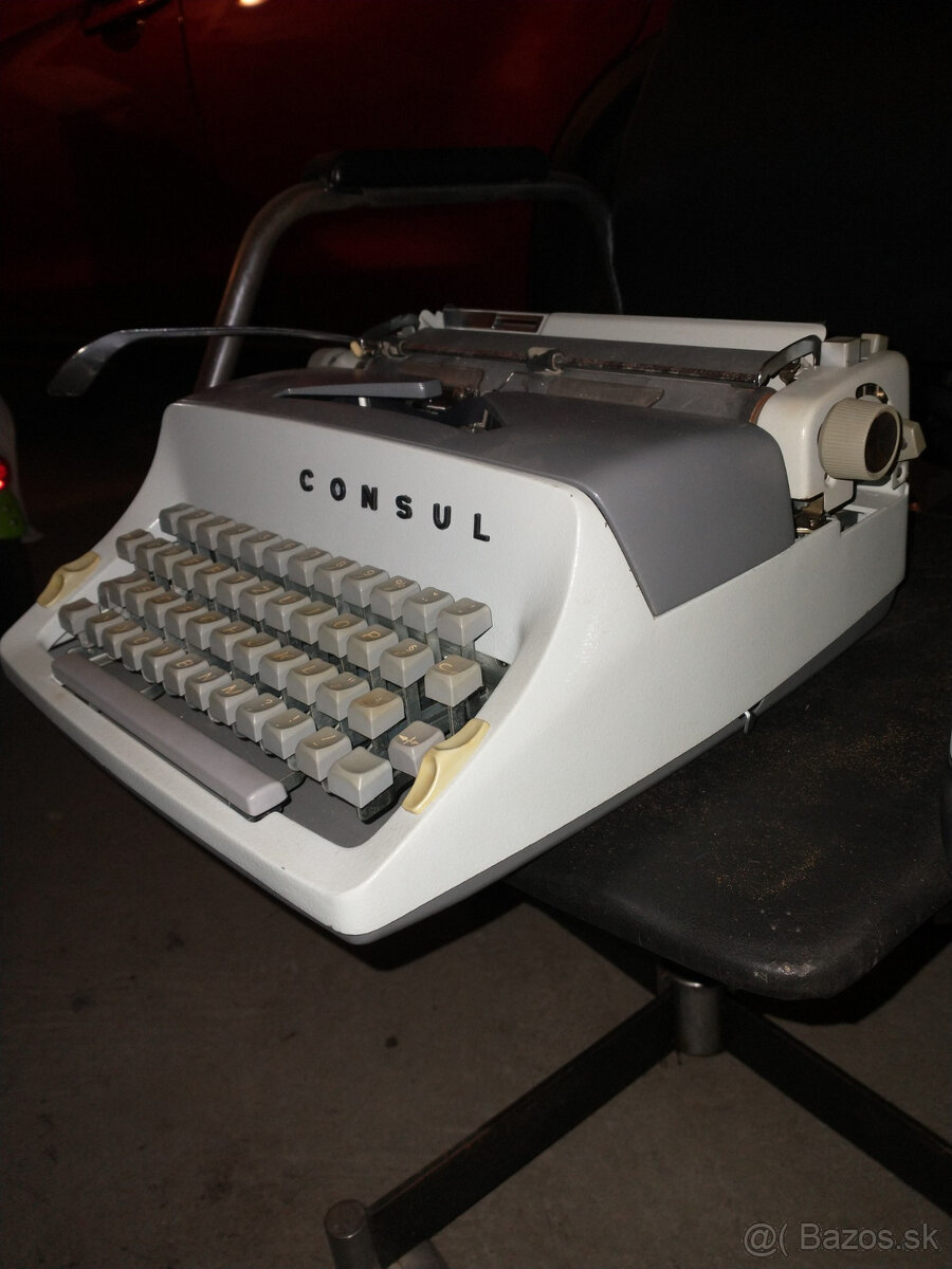 Písací kufríkový stroj Consul