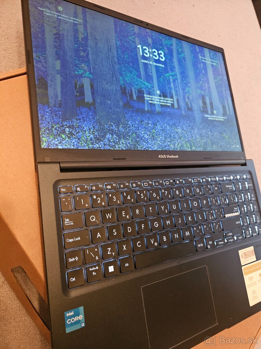Predám notebook asus vivobook