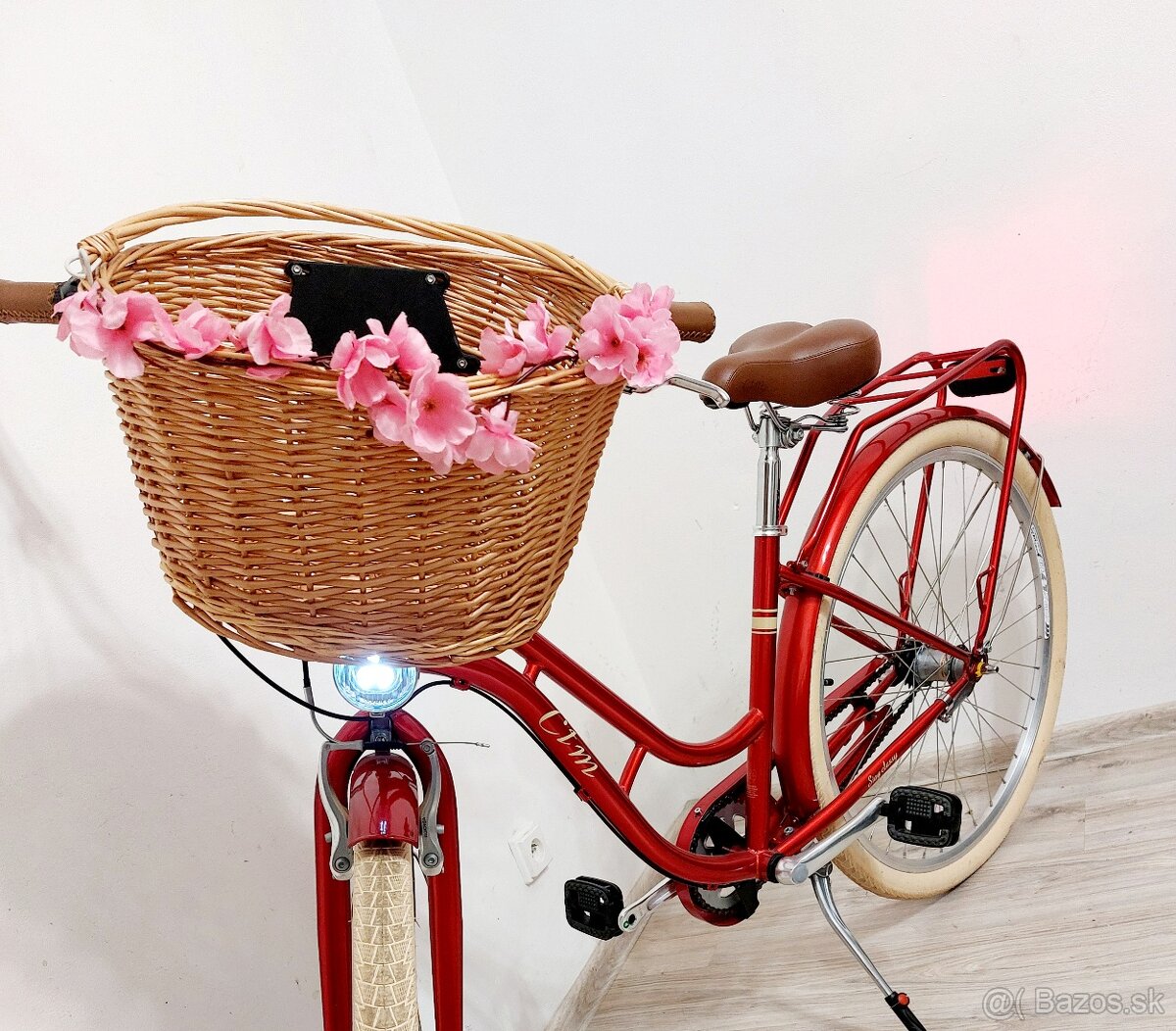 Dámsky bicykel v retro štýle